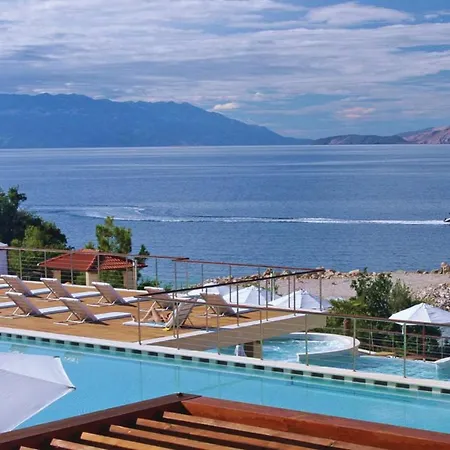 Stunning In With 3 Bedrooms, Wifi And Swimming Pool Apartment *
