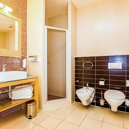 Stunning In With 3 Bedrooms, Wifi And Swimming Pool Apartment