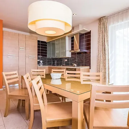 Stunning In With 3 Bedrooms, Wifi And Swimming Pool