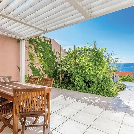 Stunning In With 3 Bedrooms, Wifi And Swimming Pool Apartment *