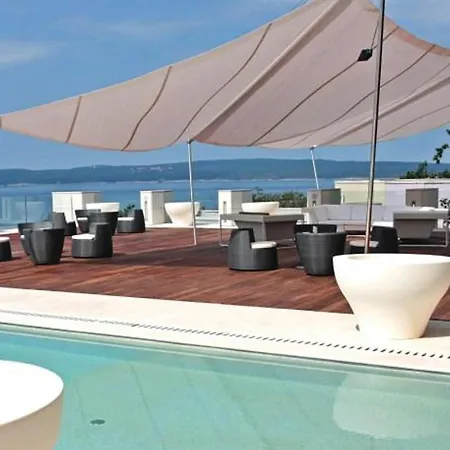Stunning In With 3 Bedrooms, Wifi And Swimming Pool *