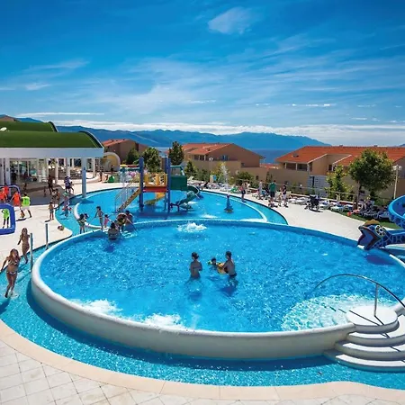 Stunning In With 3 Bedrooms, Wifi And Swimming Pool
