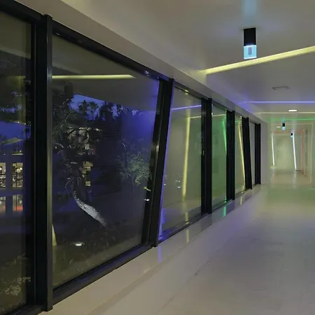 Apartment Stunning In With 3 Bedrooms, Wifi And Swimming Pool *