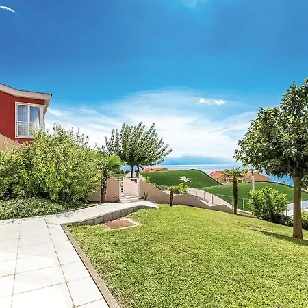 Stunning In With 3 Bedrooms, Wifi And Swimming Pool