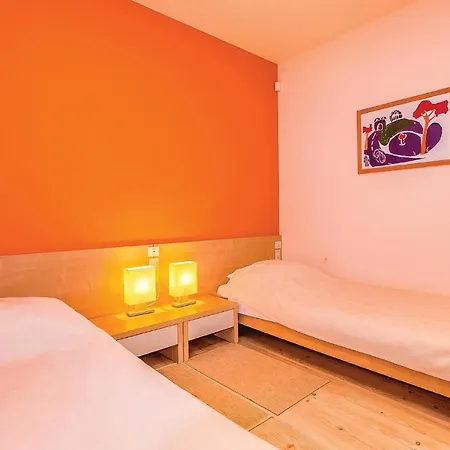 Stunning In With 3 Bedrooms, Wifi And Swimming Pool Apartment *