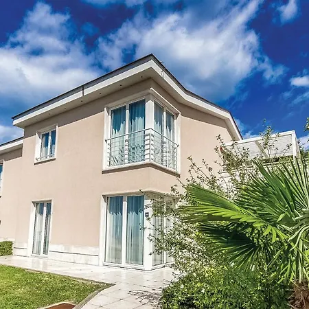 Stunning In With 3 Bedrooms, Wifi And Swimming Pool Apartment Novi Vinodolski