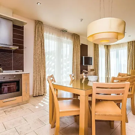 Stunning In With 3 Bedrooms, Wifi And Swimming Pool *