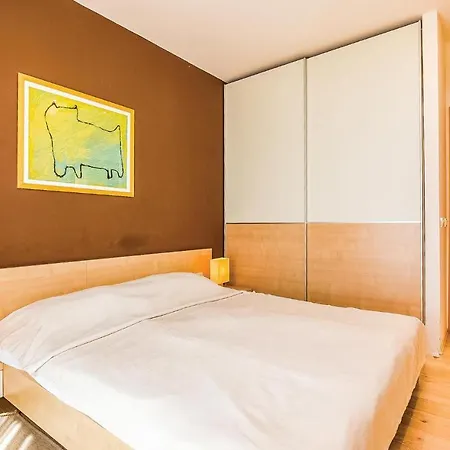 Stunning In With 3 Bedrooms, Wifi And Swimming Pool Apartment