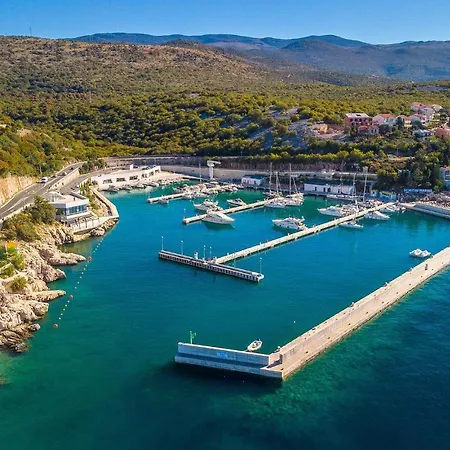 Stunning In With 3 Bedrooms, Wifi And Swimming Pool Apartment *