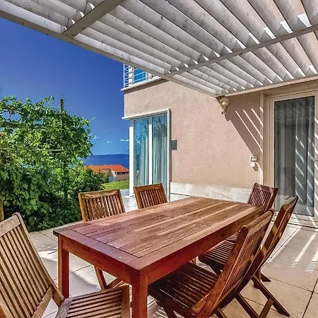 Stunning In With 3 Bedrooms, Wifi And Swimming Pool Apartment Novi Vinodolski