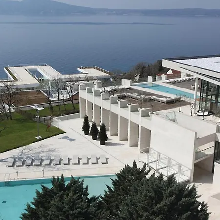 Apartment Stunning In With 3 Bedrooms, Wifi And Swimming Pool